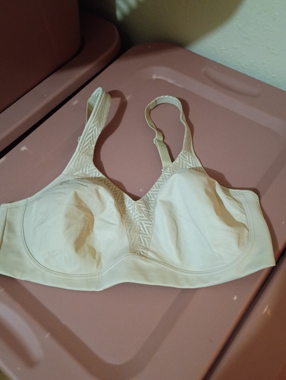 NEW PLAYTEX SIZE 38DD Cream Wireless Comfort Bra